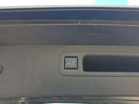 Used 2022 Toyota Highlander XLE image 18