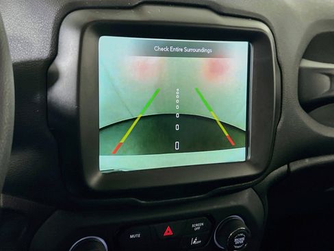 Used 2023 Jeep Renegade Latitude AWD/4WD image 14