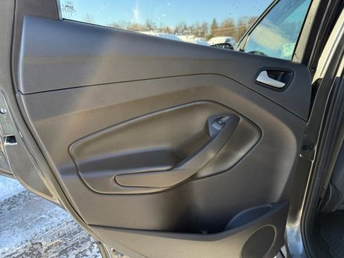 Used 2017 Ford Escape SE image 23