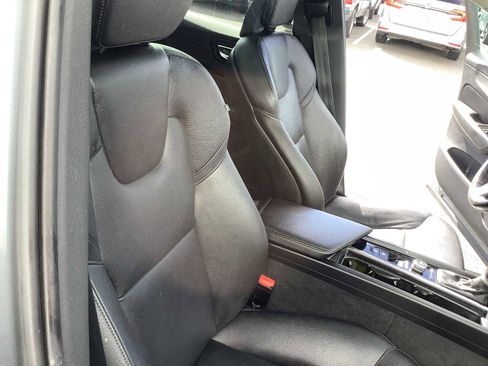 Used 2020 Volvo XC60 T6 Momentum image 14