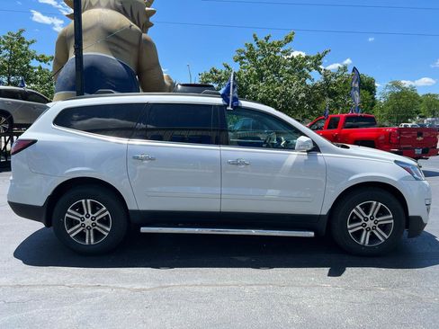 Used 2017 Chevrolet Traverse LT w/ LPO, 'HIT The Road' Package AWD/4WD image 7