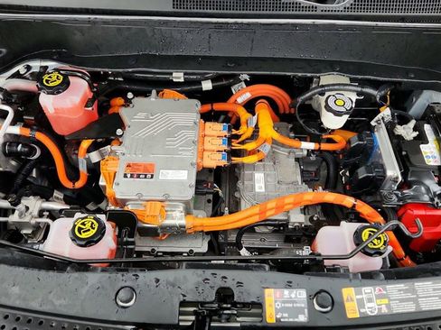 Used 2023 Chevrolet Bolt EUV LT w/ Comfort Package image 27