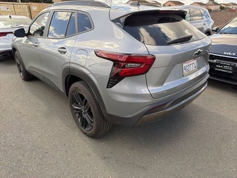 Used 2024 Chevrolet Trax ACTIV w/ Sunroof Package image 9