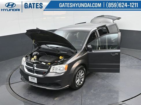 Used 2016 Dodge Grand Caravan SE image 43