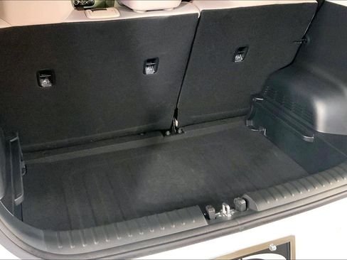 Certified 2025 Kia Soul LX w/ LX Technology Package FWD image 4