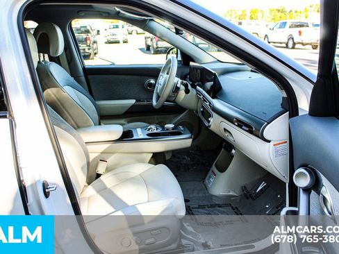 Used 2025 Genesis GV60 RWD image 21