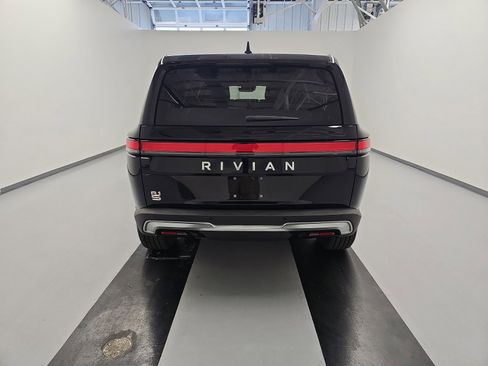 Used 2023 Rivian R1S Adventure image 4