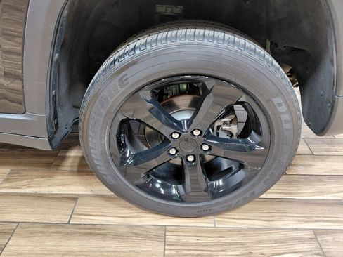 Used 2025 Jeep Grand Cherokee Altitude AWD/4WD image 20
