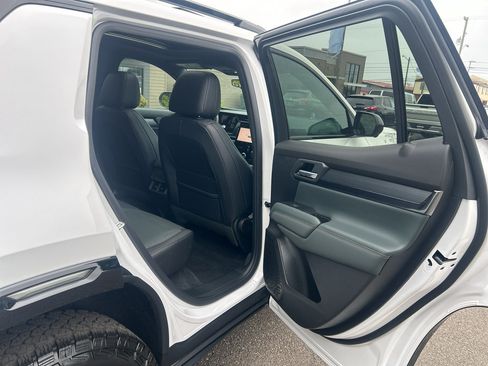 New 2027 GMC Terrain AT4 w/ Technology Package II AWD/4WD image 28