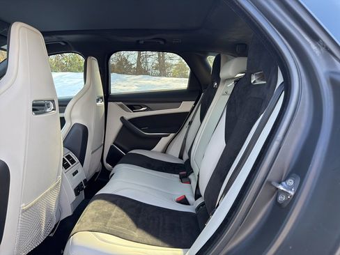 Used 2023 Jaguar F-PACE SVR image 9