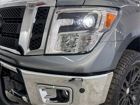 Used 2017 Nissan Titan SL AWD/4WD image 33