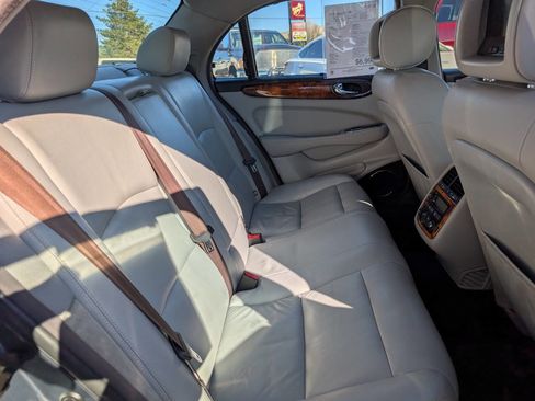 Used 2004 Jaguar XJ8 image 14