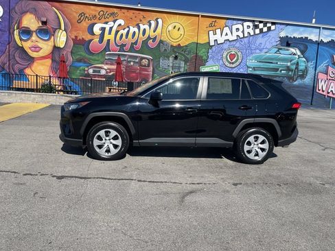 Used 2021 Toyota RAV4 LE AWD/4WD image 2