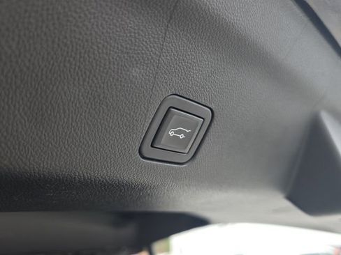 Used 2023 Chevrolet Suburban RST w/ Luxury Package image 12