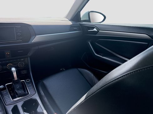 Used 2019 Volkswagen Jetta SE w/ Cold Weather Package FWD image 21