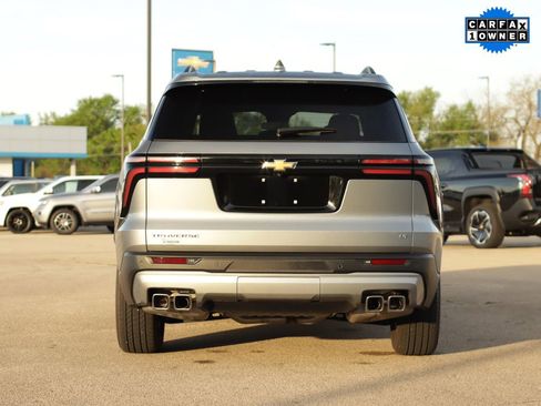 Used 2024 Chevrolet Traverse LT w/ Trailering Package FWD image 6