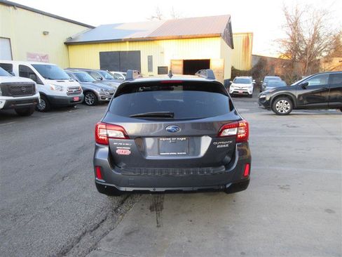 Used 2017 Subaru Outback 2.5i Limited AWD/4WD image 4