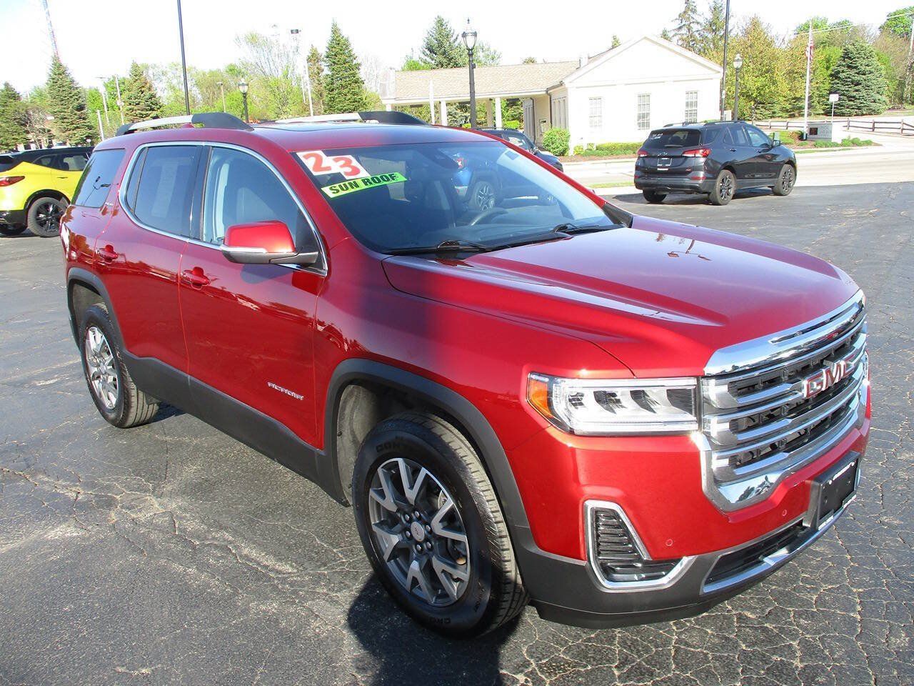 Used 2023 GMC Acadia SLE w/ Driver Convenience Package FWD image 3