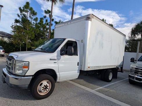 Used 2014 Ford E-350 and Econoline 350 Super Duty image 2