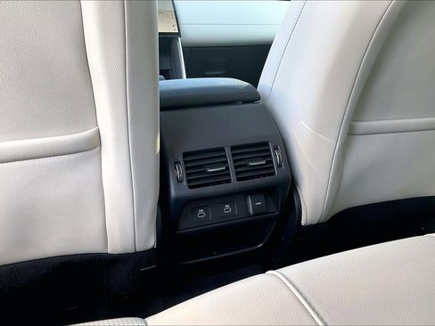 Used 2024 Land Rover Discovery Sport S image 34