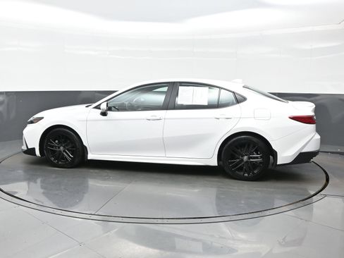 Used 2025 Toyota Camry SE w/ Multimedia Upgrade Package AWD/4WD image 3