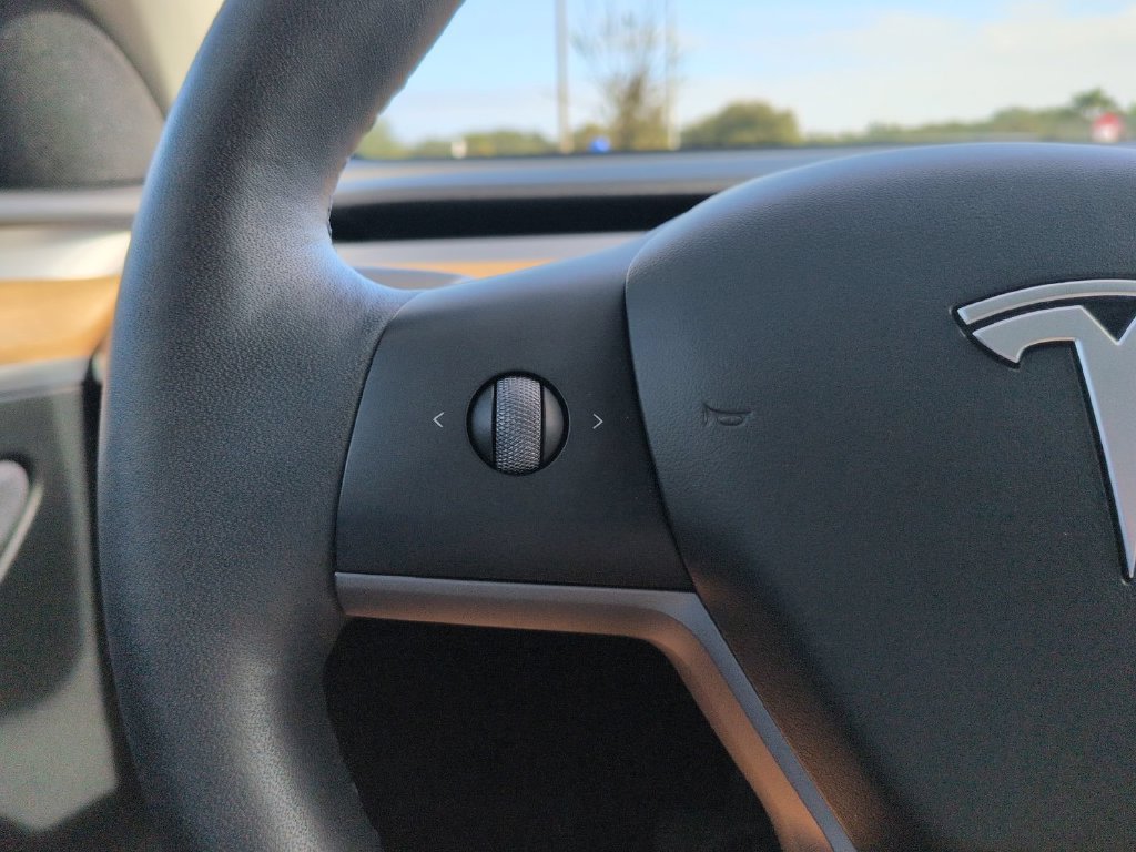 Used 2024 Tesla Model Y Long Range RWD image 40
