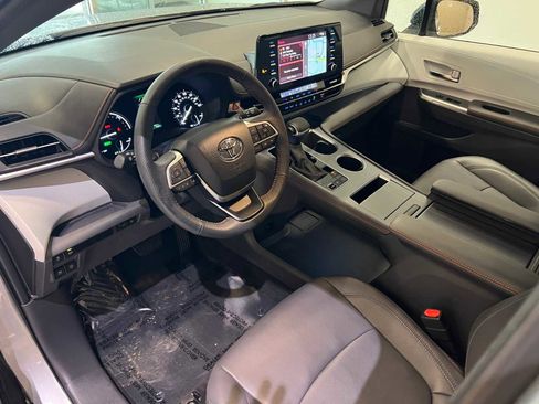 Certified 2024 Toyota Sienna XSE image 2