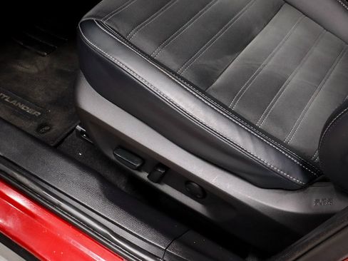 Used 2024 Mitsubishi Outlander SE image 25