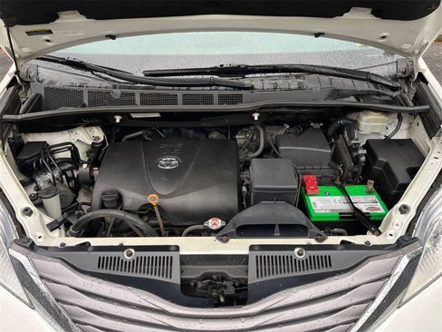 Used 2017 Toyota Sienna XLE Premium image 27