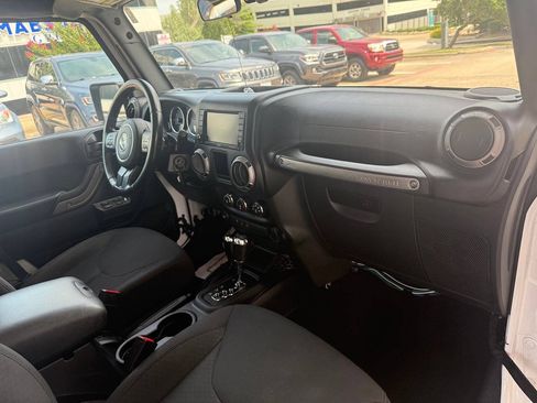 Used 2016 Jeep Wrangler Unlimited Sport w/ Connectivity Group AWD/4WD image 15