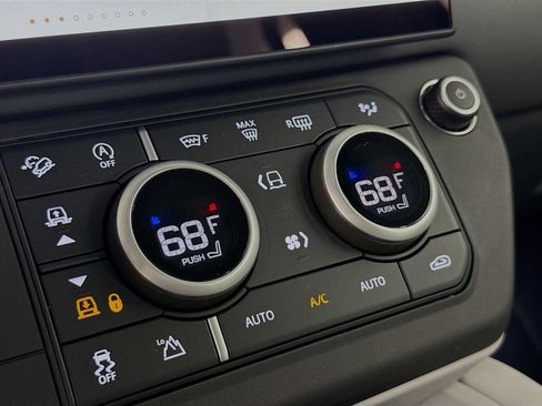 New 2026 Land Rover Defender 110 X-Dynamic SE AWD/4WD image 17