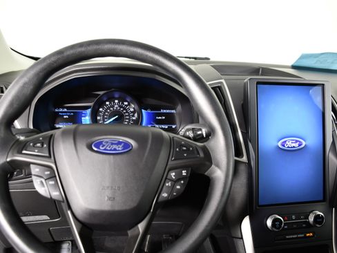 Used 2023 Ford Edge SE image 16
