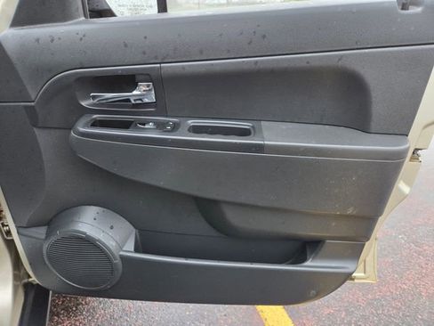 Used 2011 Jeep Liberty Sport AWD/4WD image 32