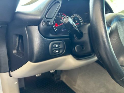 Used 2000 Chevrolet Corvette Coupe w/ Roof Pkg RWD image 32