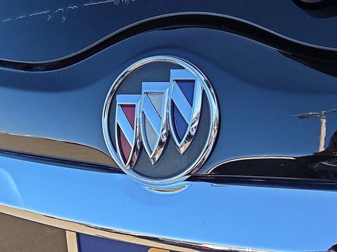 Used 2022 Buick Enclave Essence image 32