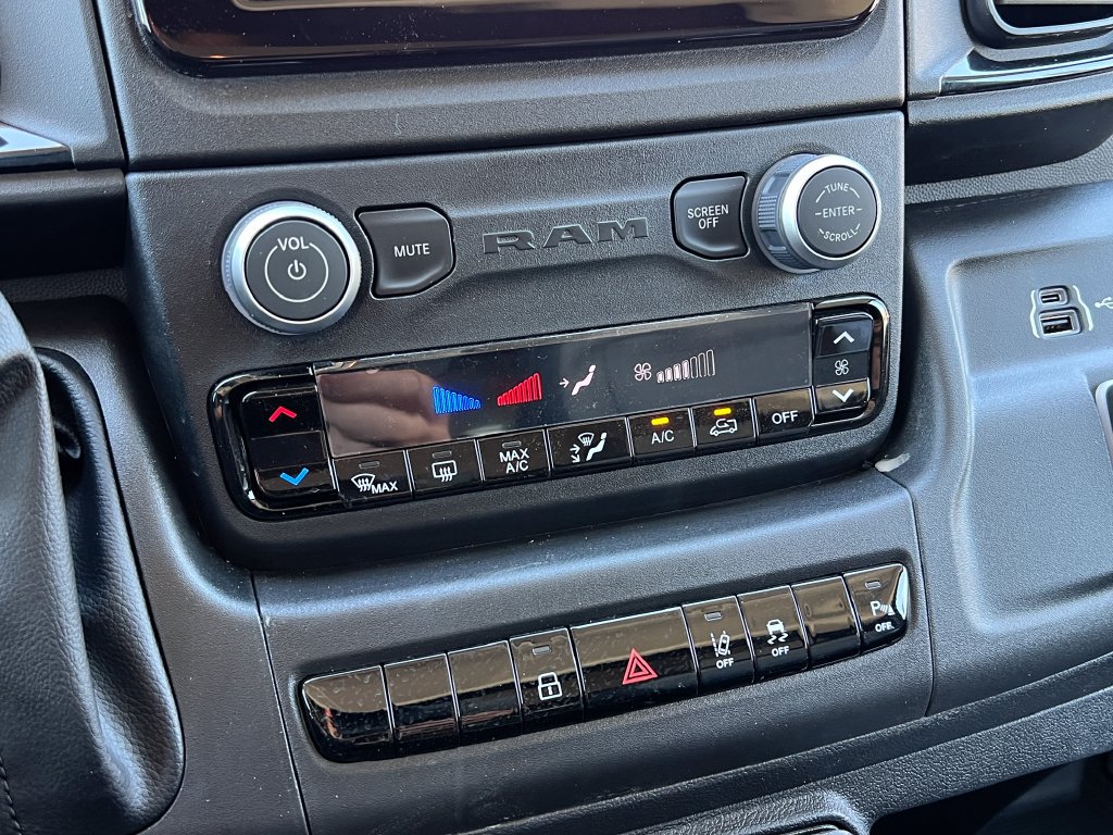 New 2026 RAM ProMaster 2500 w/ Crew Van Package FWD image 24