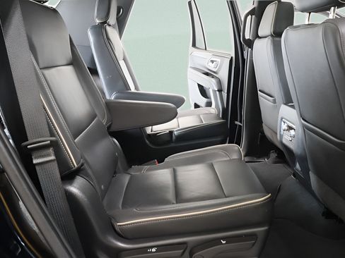 Used 2022 GMC Yukon SLT w/ SLT Luxury Package AWD/4WD image 28