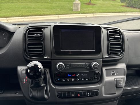 Used 2025 RAM ProMaster 2500 w/ Convenience Group FWD image 29