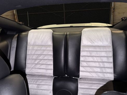 Used 2010 Ford Mustang GT Premium image 34