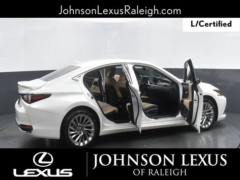 Used 2021 Lexus ES 300h Ultra Luxury w/ Accessory Package 2 FWD image 30