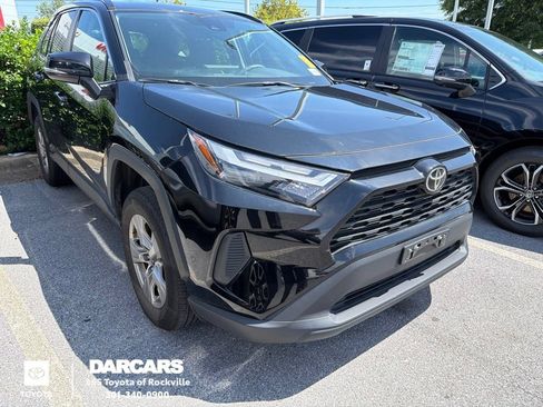 Used 2025 Toyota RAV4 XLE AWD/4WD image 1