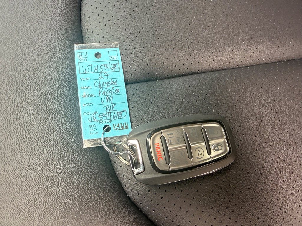 New 2027 Chrysler Pacifica Select w/ Family Tech Group FWD image 36