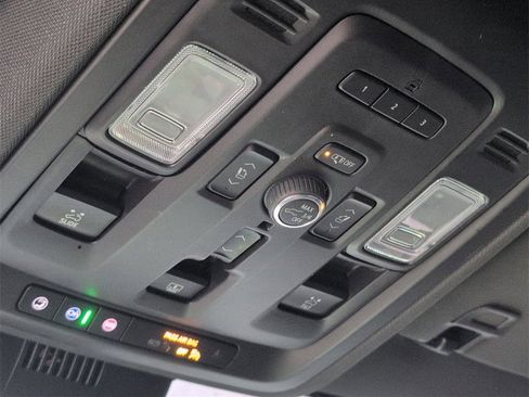 Certified 2023 GMC Yukon SLT w/ SLT Premium Package image 13