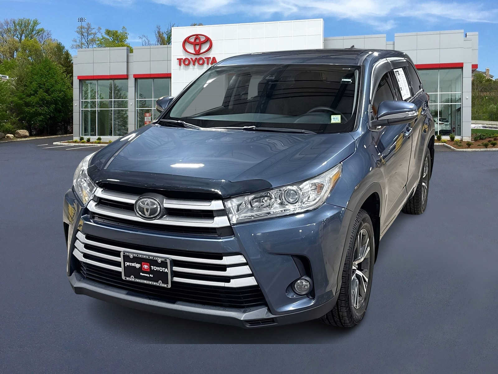 Certified 2017 Toyota Highlander Plus w/ Carpet Mat Package AWD/4WD image 1