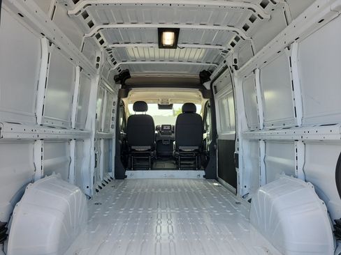 Used 2026 RAM ProMaster 2500 w/ Convenience Group FWD image 14