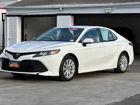 Used 2019 Toyota Camry LE image 8