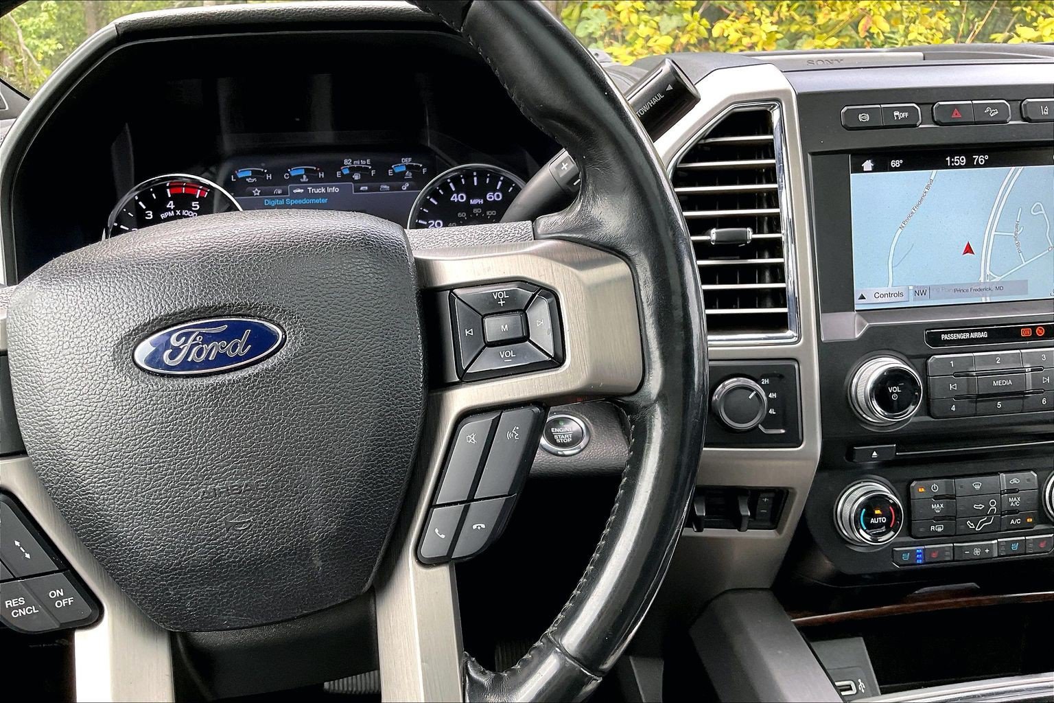 Certified 2017 Ford F250 Platinum w/ Platinum Ultimate Package AWD/4WD image 19