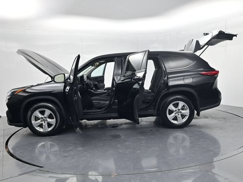 Used 2023 Toyota Highlander L FWD image 65