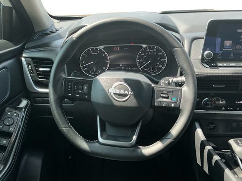 Used 2026 Nissan Rogue SV w/ SV Premium Package FWD image 18