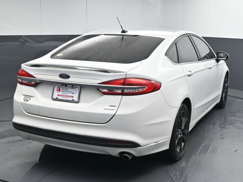 Used 2018 Ford Fusion SE w/ Equipment Group 201A image 8